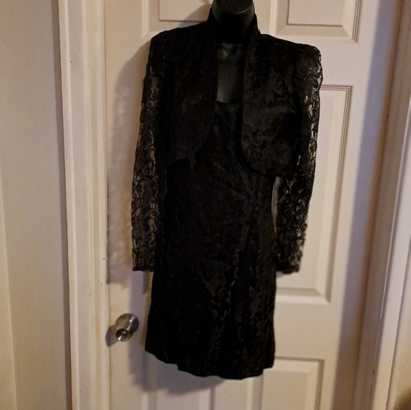 All that jazzy two Piece Dress and jacket outer material is lace. - Picture 5 of 10